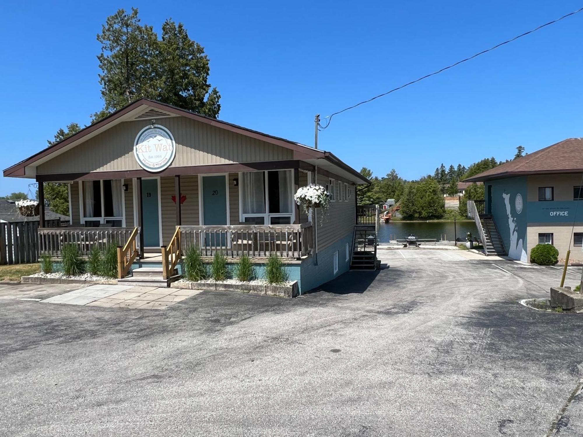 Kit Wat Motel & Marina Sauble Beach Exterior foto