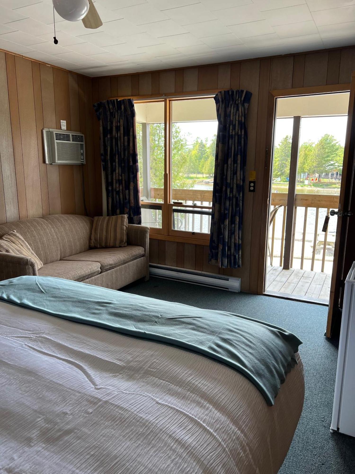 Kit Wat Motel & Marina Sauble Beach Exterior foto