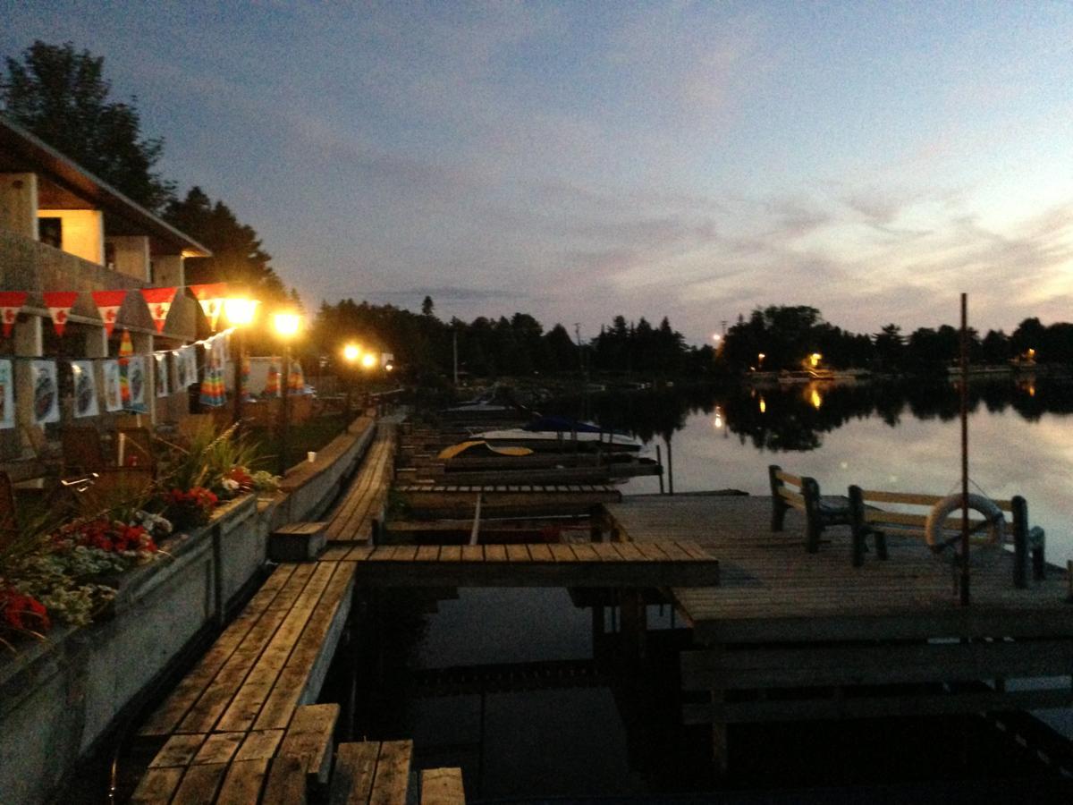 Kit Wat Motel & Marina Sauble Beach Exterior foto