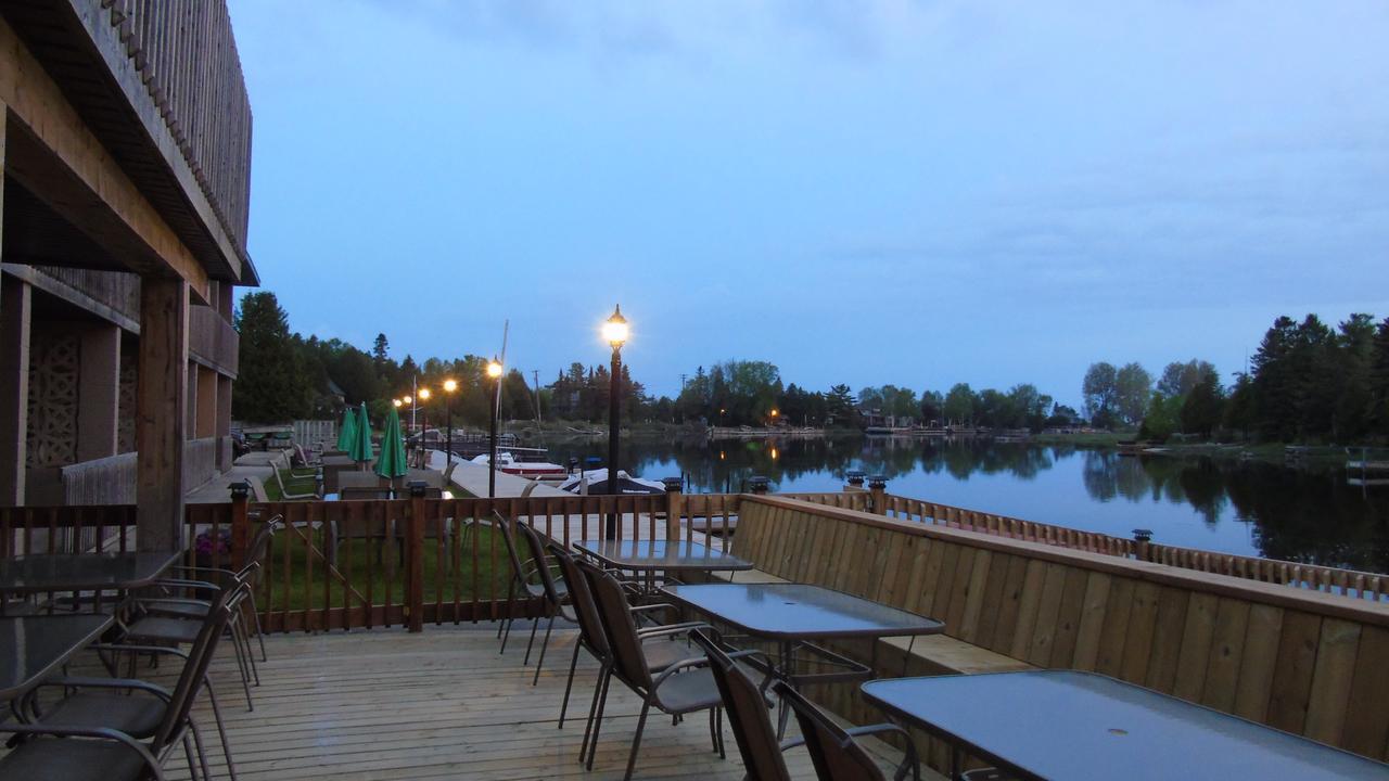 Kit Wat Motel & Marina Sauble Beach Exterior foto