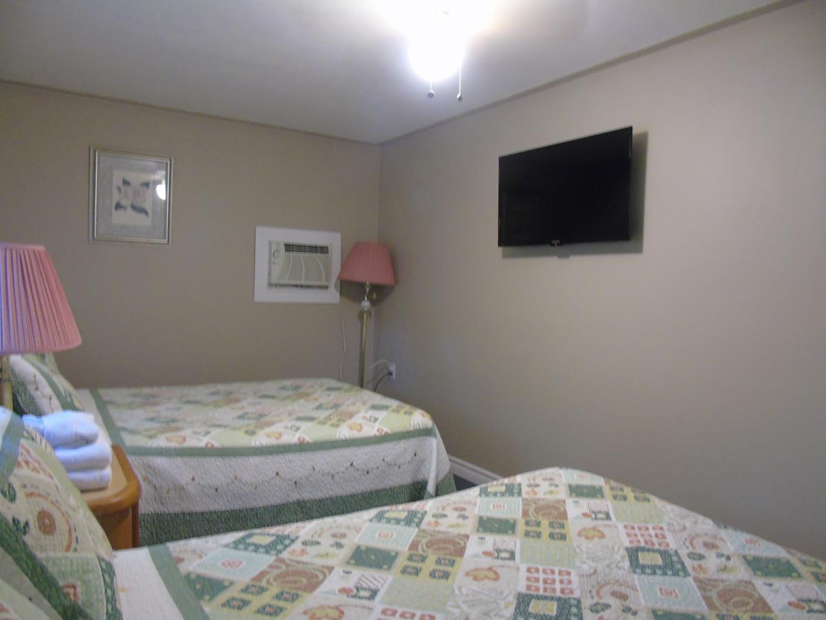 Kit Wat Motel & Marina Sauble Beach Exterior foto